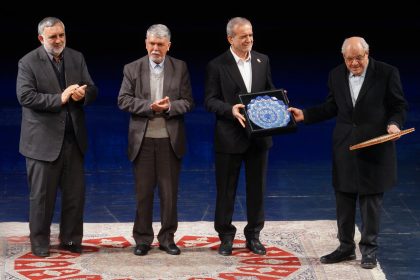 جایزه کتاب سال برگزیدگان خود را شناخت