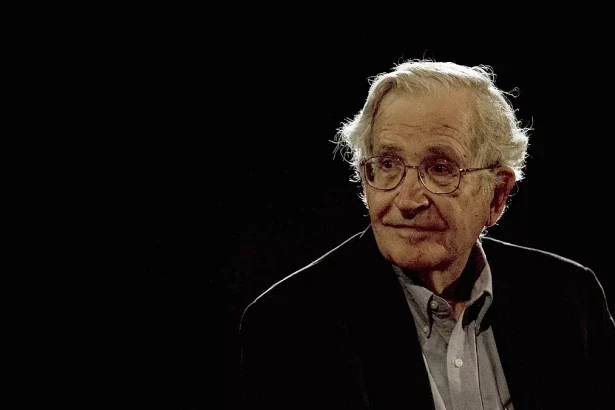 نوآم چامسکی