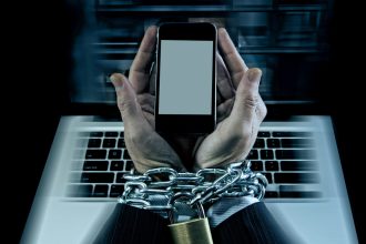 استفاده‌ی آسیب‌زا از اینترنت برای فرار از «احساس شرم»